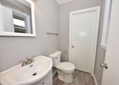 5712 93, Milwaukee WI 53227-1526 exterior