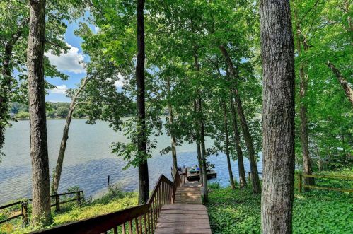 8388 Lake Dr, Lithonia GA  30039-5724 exterior