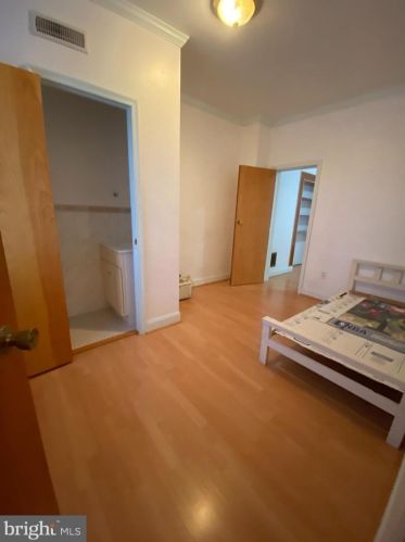 1408 9th St, Philadelphia PA  19147-5704 exterior