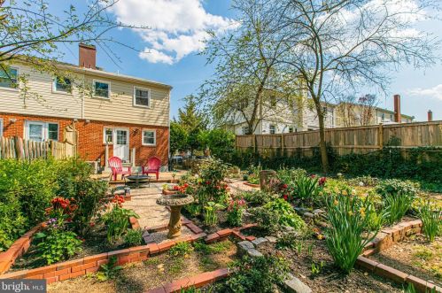 6918 Westhampton Dr, Alexandria VA 22307-1528 exterior