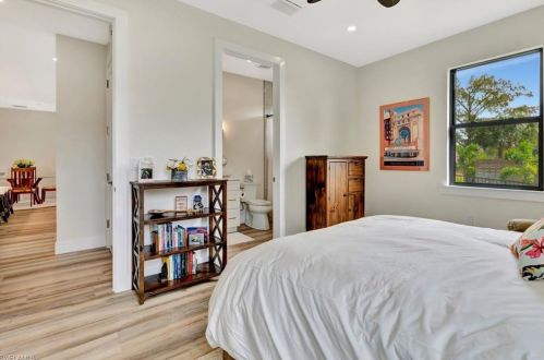 870 8 St, Naples FL 34120-0411 exterior