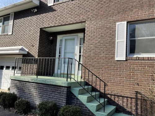 525 Dorseyville Rd, Pittsburgh PA  15238-1651 exterior