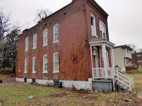 1516 John Ave, Saint Louis MO  63107-1330 exterior