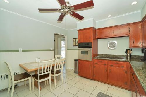 1526 10 St, Babylon NY 11704-3836 exterior