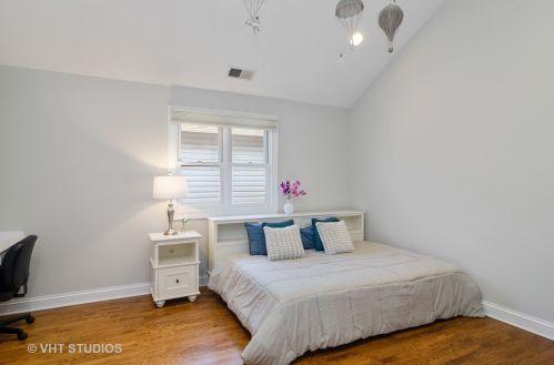 1908 Barry Ave, Chicago IL 60657-2022 exterior