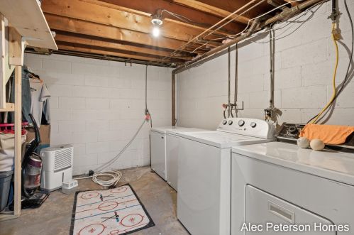 4041 Lester Dr, Grand Rapids MI 49525-1455 exterior