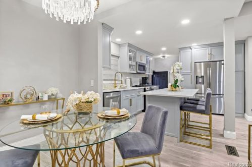 6126 Cambourne Rd, Dearborn Heights MI 48127-3916 exterior