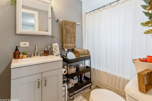 1004 Oakland Ave, Joliet IL 60435-1720 exterior