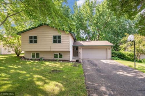 591 Saxony Cir, Chaska, MN 55318-2897