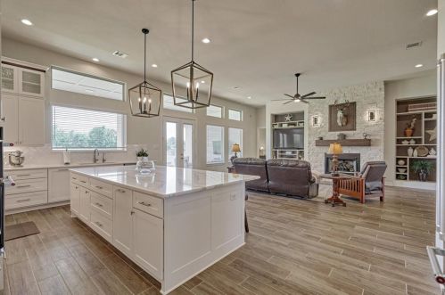 98 Lk Est Dr, Montgomery TX 77356-8066 exterior