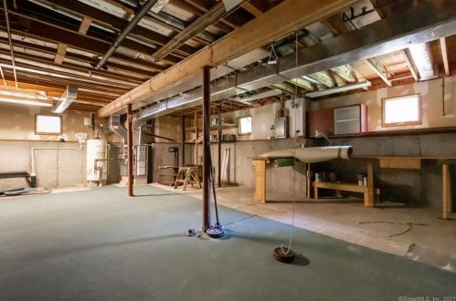 13 Oak Forest Dr, Manchester CT 06042-4909 exterior