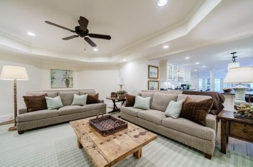 100 Chambord Dr, Atlanta GA 30327-4583 exterior