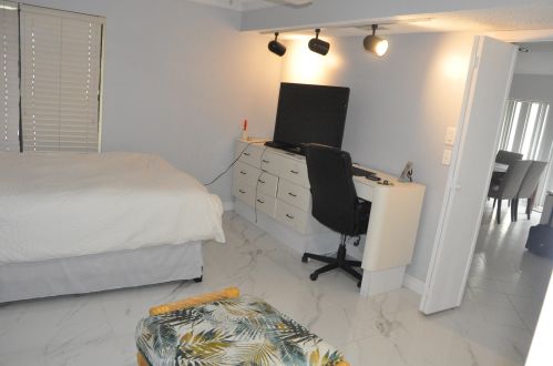 5670 Piping Rock Dr, Boynton Beach FL exterior