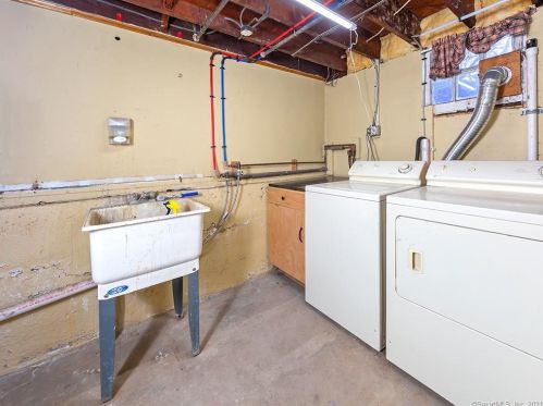 108 Harding St, New Britain CT 06052-1607 exterior