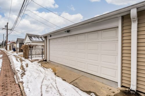 7933 Cressett Dr, Chicago IL 60707-1346 exterior