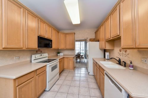 502 Pheasant Trl, Saint Charles IL 60174-8847 exterior