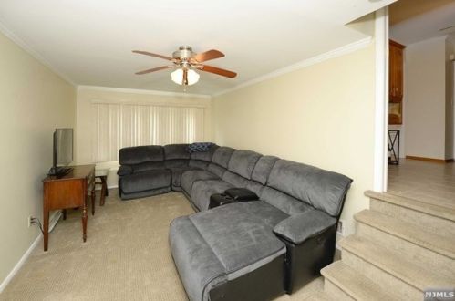 5 Middletown Rd, Montvale NJ  07645-2413 exterior