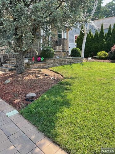 15 Franklin Ave, Hasbrouck Heights, NJ 07604-1201