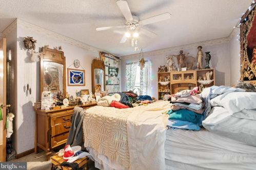 526 Longshore Ave, Philadelphia PA 19111-4424 exterior