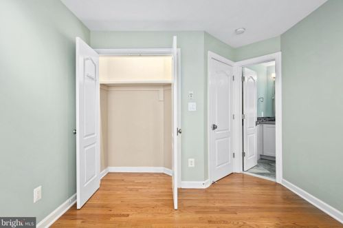 1822 Fonthill Ct, Mc Lean VA 22102-4792 exterior