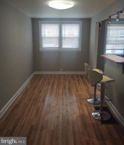 6658 Erdrick St, Philadelphia PA 19135-1604 exterior