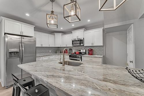 1323 Bellaire Pl, Pittsburgh PA  15226-1829 exterior