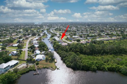 727 Calmoso Dr, Fort Pierce FL 34983-2208 exterior
