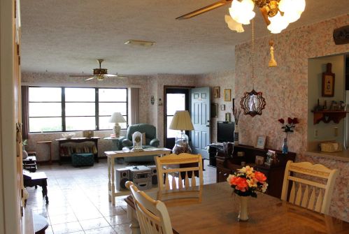 372 Carter Ave, Fort Pierce FL 34983-2998 exterior