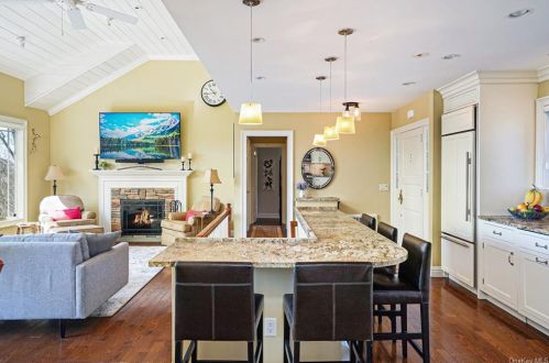 12 Pne Rd, Valhalla NY 10595-1129 exterior