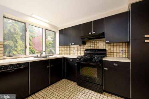 1940 Delancey Pl, Philadelphia PA 19103-6612 exterior