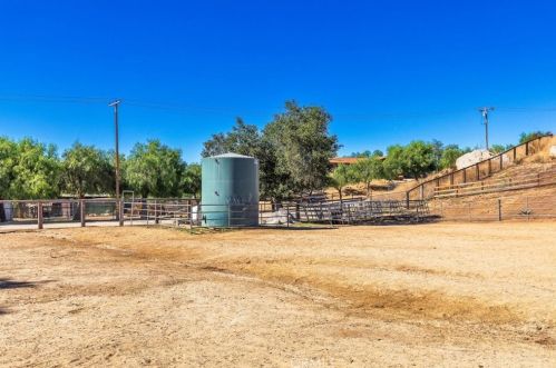 38430 Grn Mdw Rd, Temecula CA 92592-8444 exterior