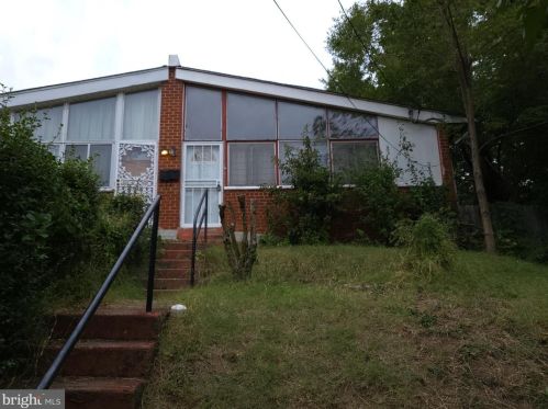 4646 Hanna Pl, Washington, DC 20019-7838