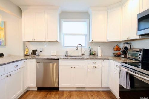 19 Livingston St, Huntington Station NY 11746-4026 exterior