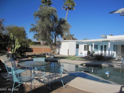 735 Abrego Dr, Green Valley AZ 85614-3637 exterior