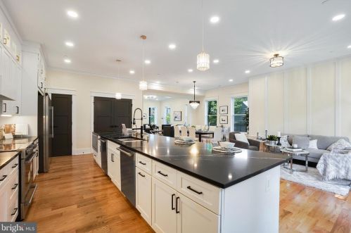 102 Ritchie Ave, Silver Spring MD  20910-5112 exterior