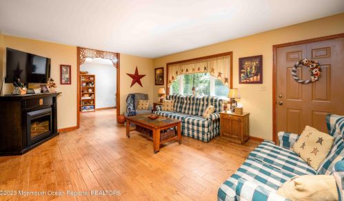 407 Stump Tavern Rd, Jackson Twp NJ 08527-3326 exterior