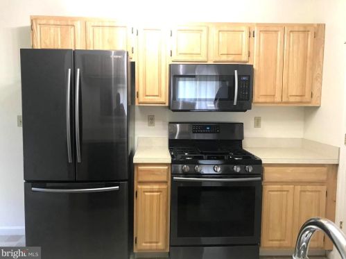 101 Cardinal Ln, Hummelstown PA  17036-8755 exterior