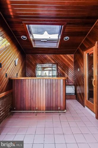 1101 Morningside Ln, Alexandria VA 22308-1042 exterior