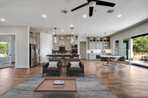 555 Mystic Pkwy, Spring Branch TX 78070-5267 exterior