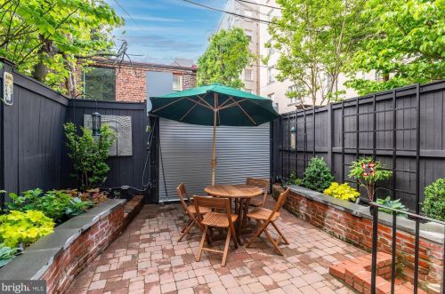 1528 Swann St, Washington DC 20009-5535 exterior