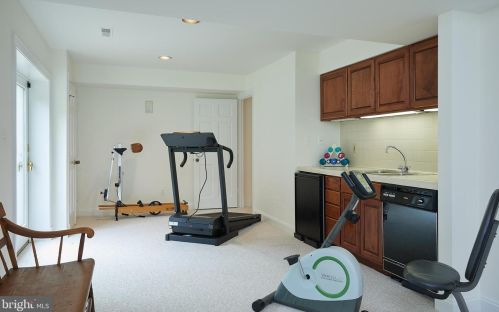 13508 Maidstone Ln, Rockville MD 20854-1030 exterior