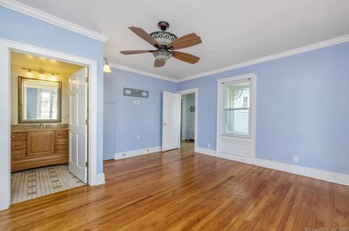 8 Un St, Milford CT 06460-4724 exterior