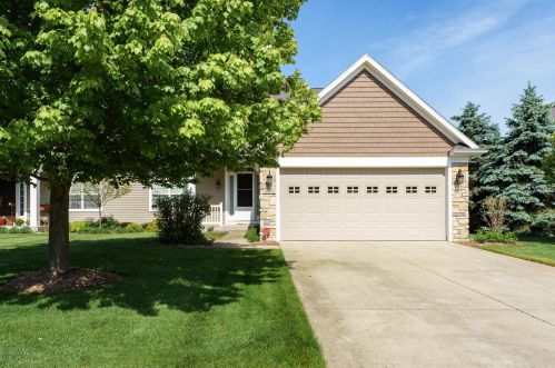 8690 Oakland Hl Cir, Kalamazoo MI 49024-5298 exterior