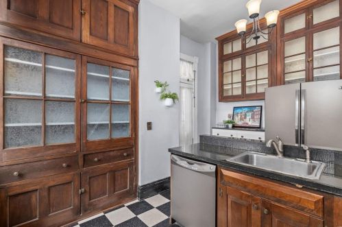 1715 Hickory St, Saint Louis MO 63104-2932 exterior