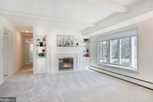 869 Fairview Dr, Hanover PA 17331-9747 exterior