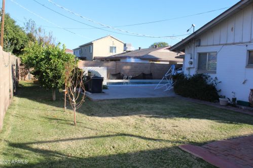 2930 Cavalier Dr, Phoenix AZ 85019-1717 exterior