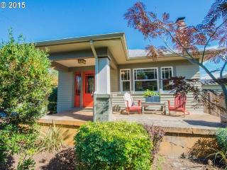2004 38th Ave, Portland, OR 97214-5903
