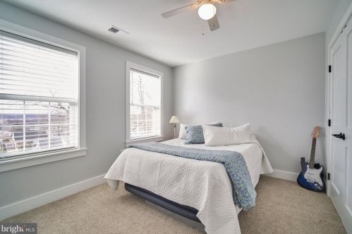 4058 Taney Ave, Alexandria VA 22304-2438 exterior