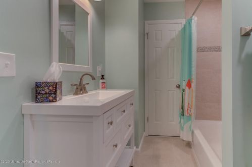 208 New York Ave, Point Pleasant Beach NJ 08742-3337 exterior