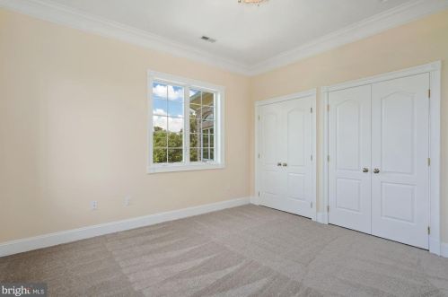 12705 Greenbriar Rd, Rockville MD 20854-6324 exterior